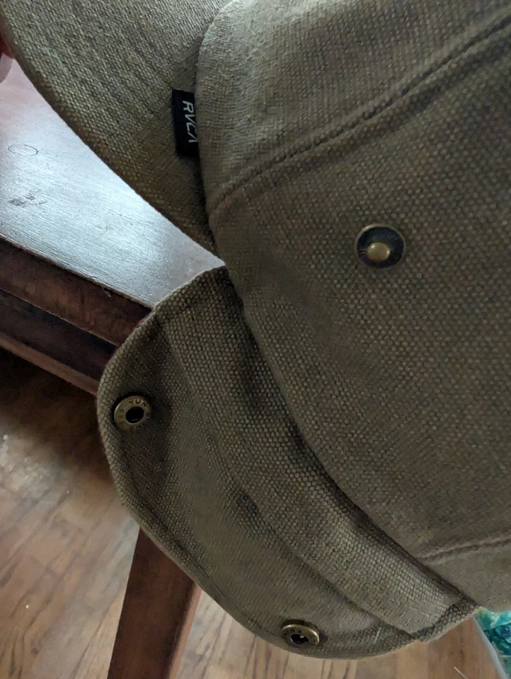 RVCA + Máquina de Juguete Oreja Solapa Alijo Bolsillo Lona + Sombrero de Franela Foto 3 de 4