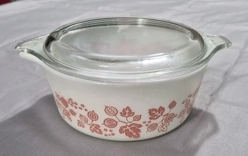Vintage PYREX Pink Gooseberry 472 1-1/2 Pt Casserole Bowl w/Original Lid Minty!