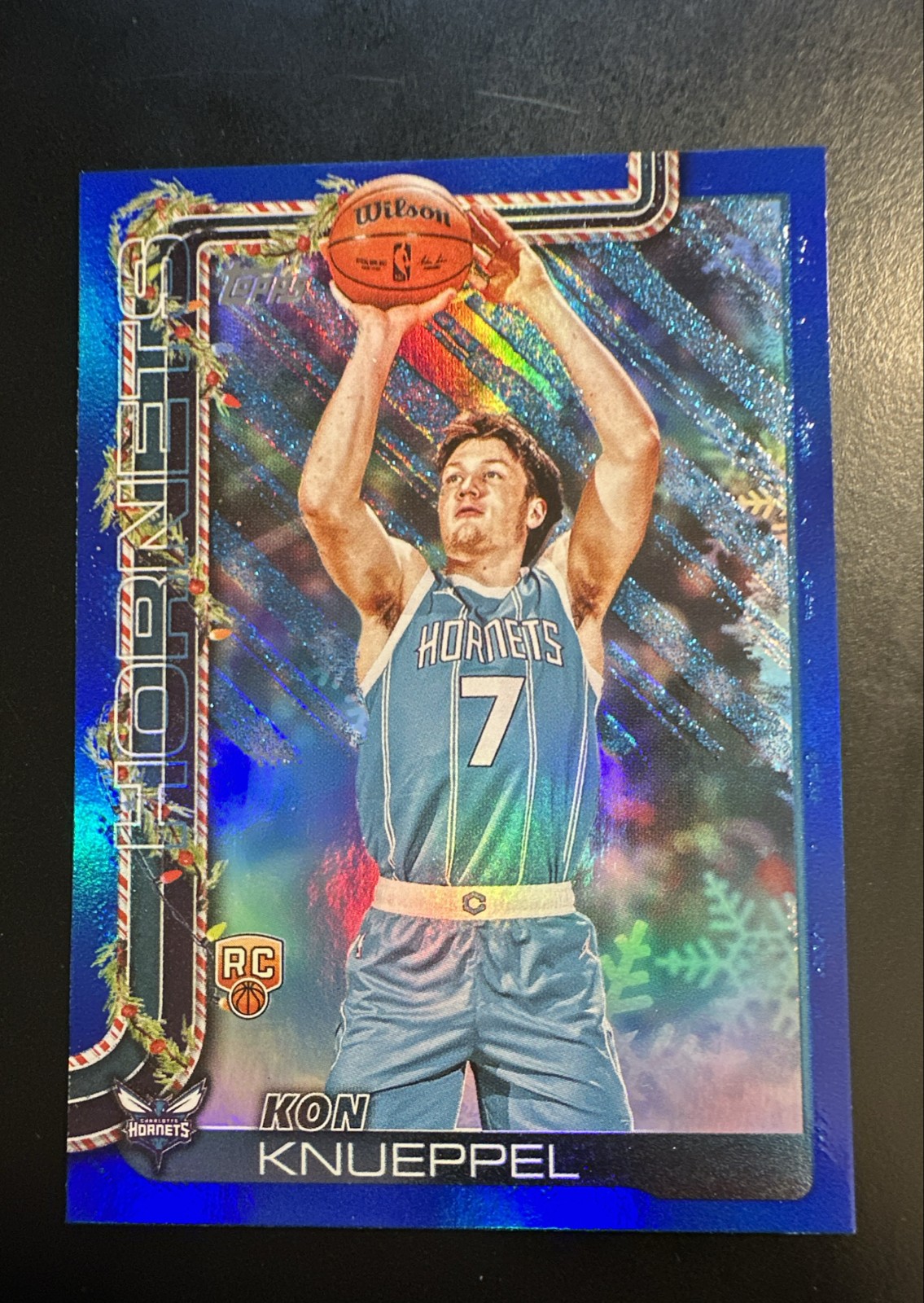2025-26 Topps Holiday - Kon Knueppel #H164 Holiday Metallic Blue Glitter (RC)
