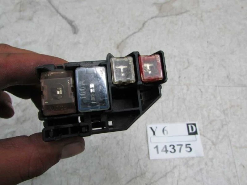 Bloque de fusibles del motor delantero Toyota Sienna 1998-2003 enlace fusible OEM 8262045010 Foto 2 de 4