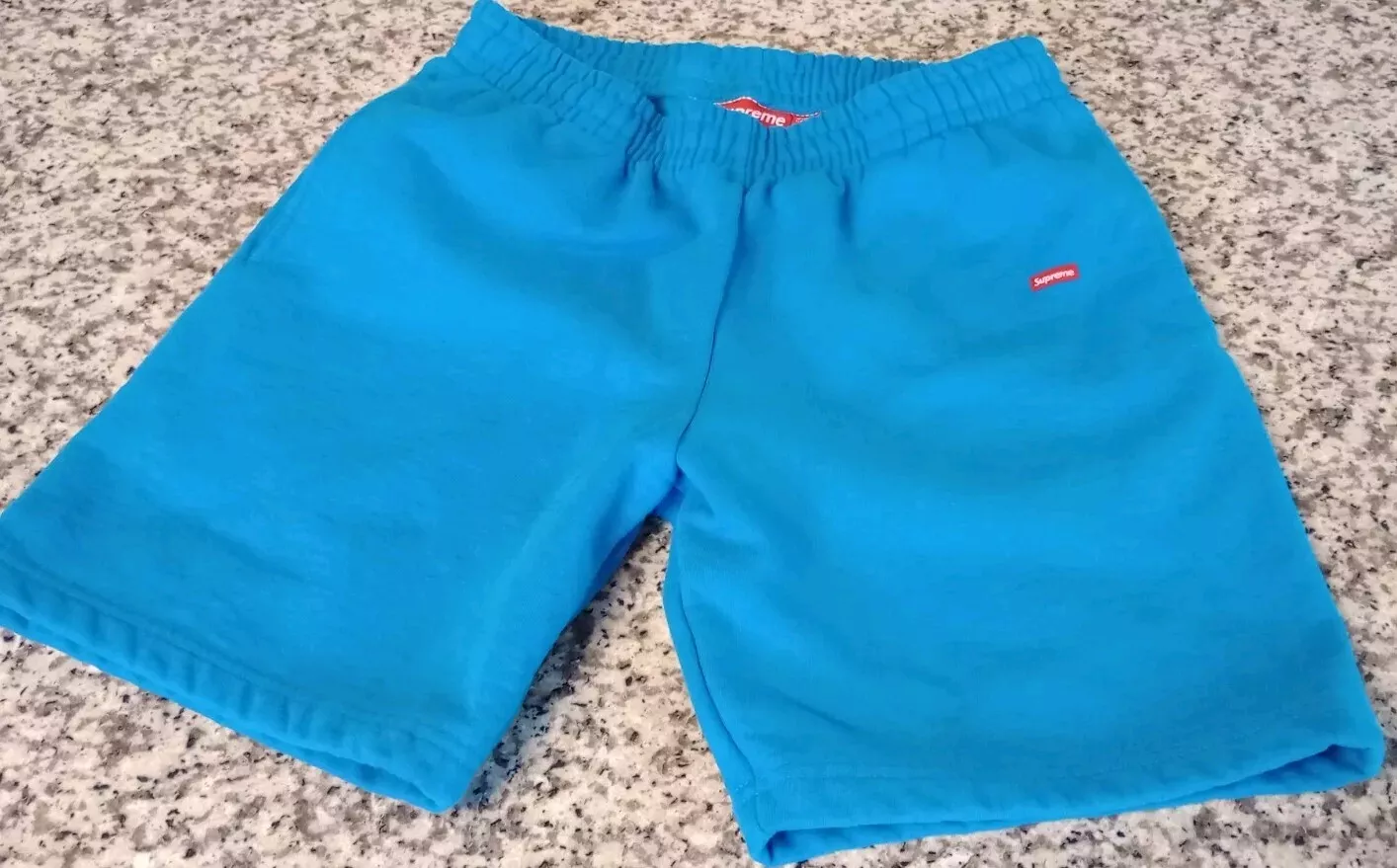 Short sweat shirt épais lourd Supreme petite boîte (SS22) taille S poches bleues