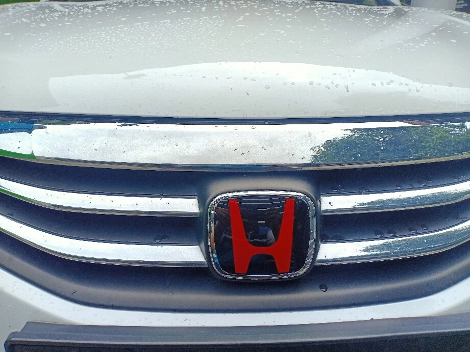 Estilo Genuino 2 piezas Rojo Negro Delantero Trasero Rojo Emblema Insignia Civic Sedán 2006-2015 Foto 4 de 4