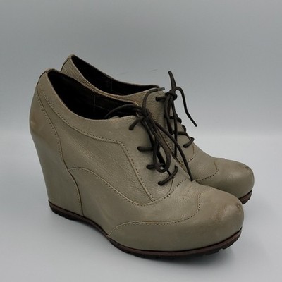 Kork Ease  Taupe Leather Wedge Booties Sz 6