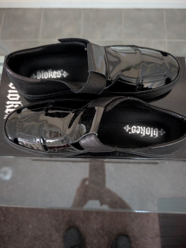 Nice Men's Closed Toe Patent Leather Sandals 