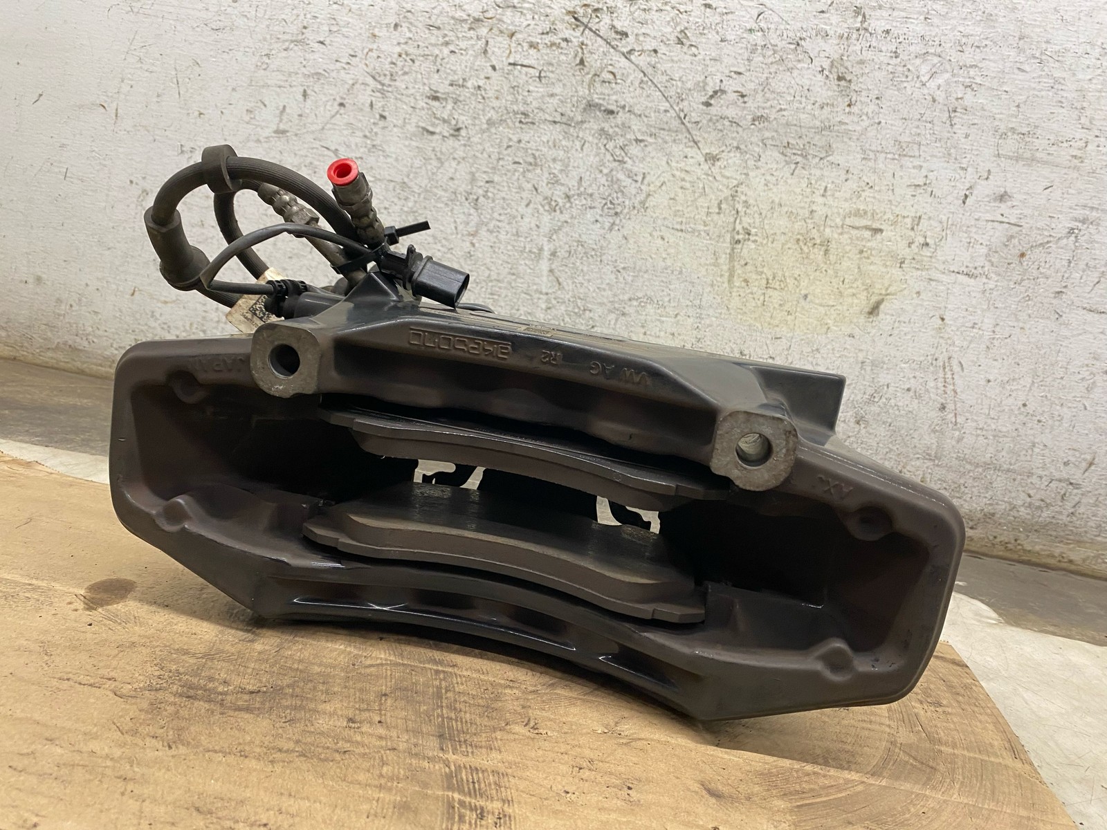 2015-2020 BENTLEY BENTAYGA OEM RH FRONT RIGHT BREMBO BRAKE CALIPER BLACK *109K*