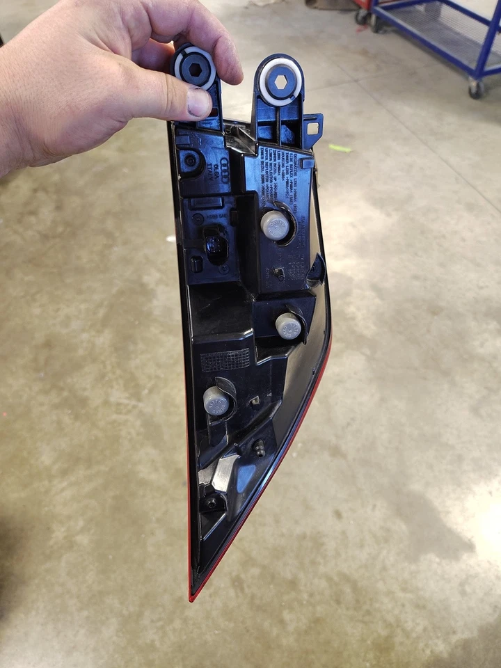 Luz trasera exterior derecha Audi OEM A7/S7/RS7 19-21 4K8.945.069.C Foto 4 de 4