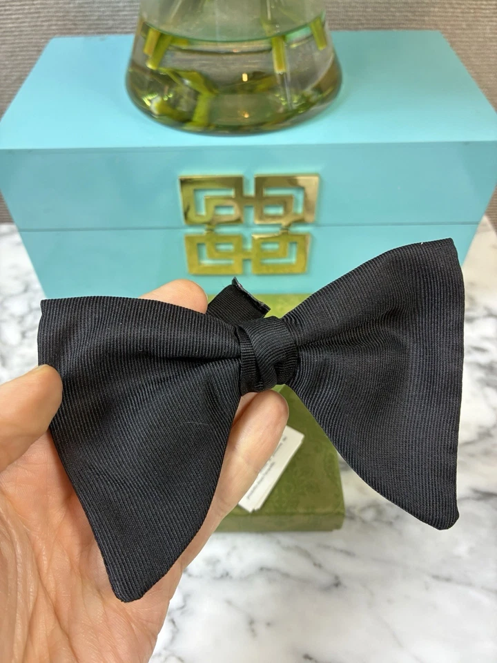 NUEVO CON ETIQUETAS Auténtica Pajarita Gucci Para Hombre Grande Negra Seda Nueva en Caja Wil con Gucci Foto 2 de 4