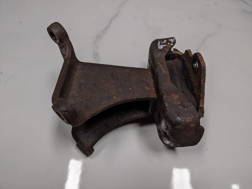 TOYOTA LAND CRUISER COLORADO 3.4 VX ENGINE MOUNT 1996 -2001 #26 - Image 2 of 3