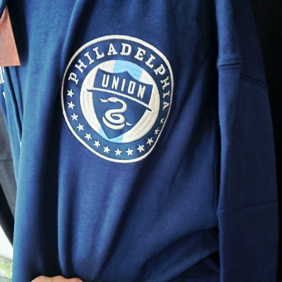 Mitchell & Ness 费城联盟运动衫防水罩,尺寸 2XL — 第 3/4 张图片