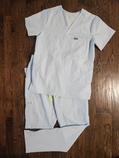 FIGS Scrub Set Women  s Small Catarina One-Pocket Top  High Waisted Yola Pants