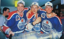 NHL HOCKEY PHOTO PRINT  STANLEY CUP CELEBRATION OILERS  GRAVE MURPHY GELINAS 