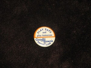 1940'S GOOD HUMOR SAFETY CLUB PIN.  "PLAY SAFE & PLAY TOMORROW" EXC/NM CONDITION