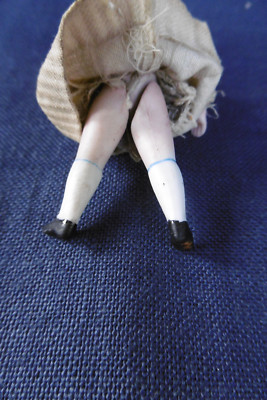PETITE POUPÉE ANCIENNE, mignonnette porcelaine tout en biscuit de 15 cm