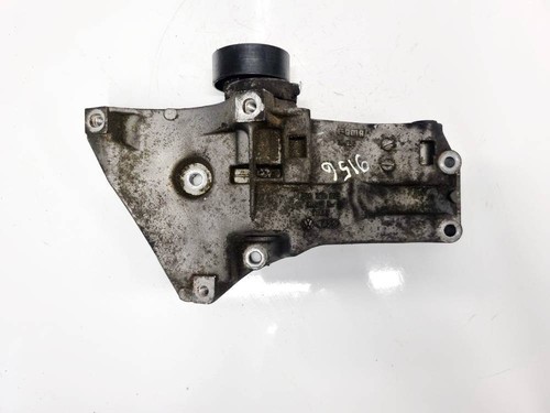Volkswagen Golf 2006 Engine Mount Bracket and Gearbox Mount Bracke #2101177-06