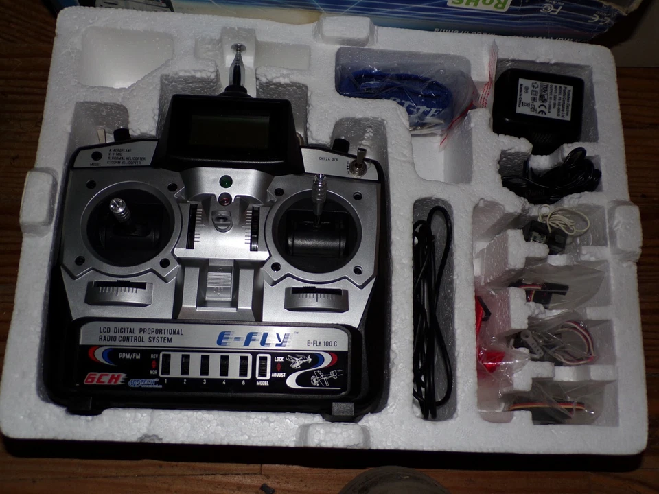 Radiocommande ART'TECH - RADIO Efly 100C - 3 servos - chargeur - avion - helico - Photo 3/4