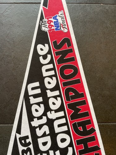 Vintage 1991 NBA Chicago Bulls Eastern Conference Champions Felt Pennant - Picture 3 of 12