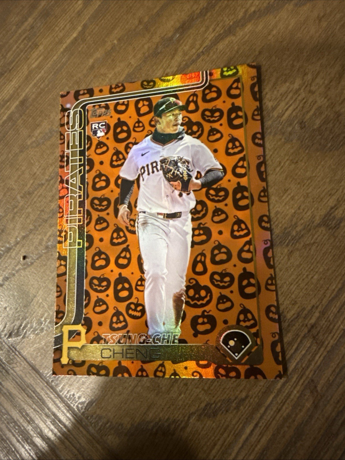 2025 Topps Update Series - Tsung-Che Cheng #US72 Jack-O'-Lantern Foil (RC)
