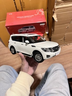 1:18 Scale 2018 Nissan Armada Patrol White Diecast Model Car