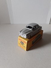 dinky toys ancien simca  aronde   1/43  tres bon etat avec boite