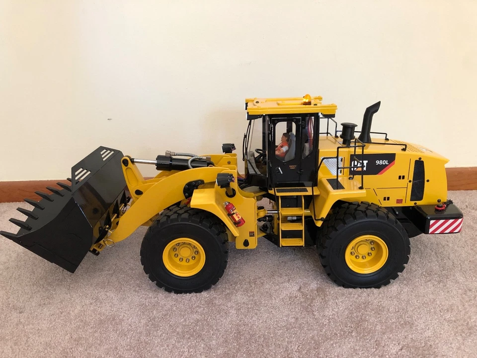 1/14 RC Scale Earth Mover ZW370 Hydraulic Wheel Loader CAT 980L ALL METAL - Image 2 of 4