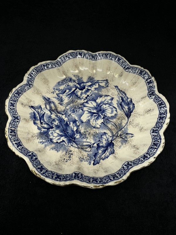 Dunn Bennett England Imperial Duchess Pattern 9-1/4 inch deep plate