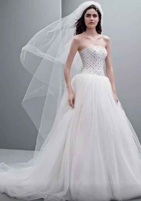 White by vera wang strapless tulle store wedding dress