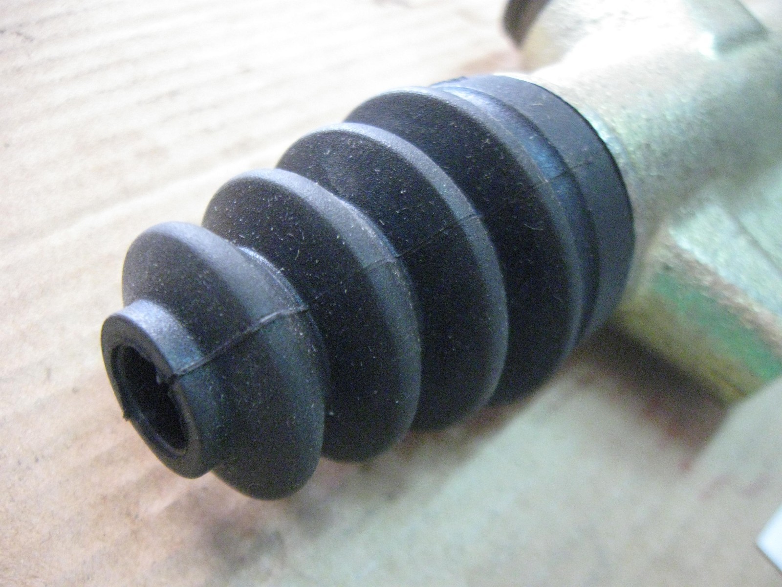 VOLKSWAGEN TRANSPORTER 1980 91 Clutch Master Cylinder 03.24198212.3