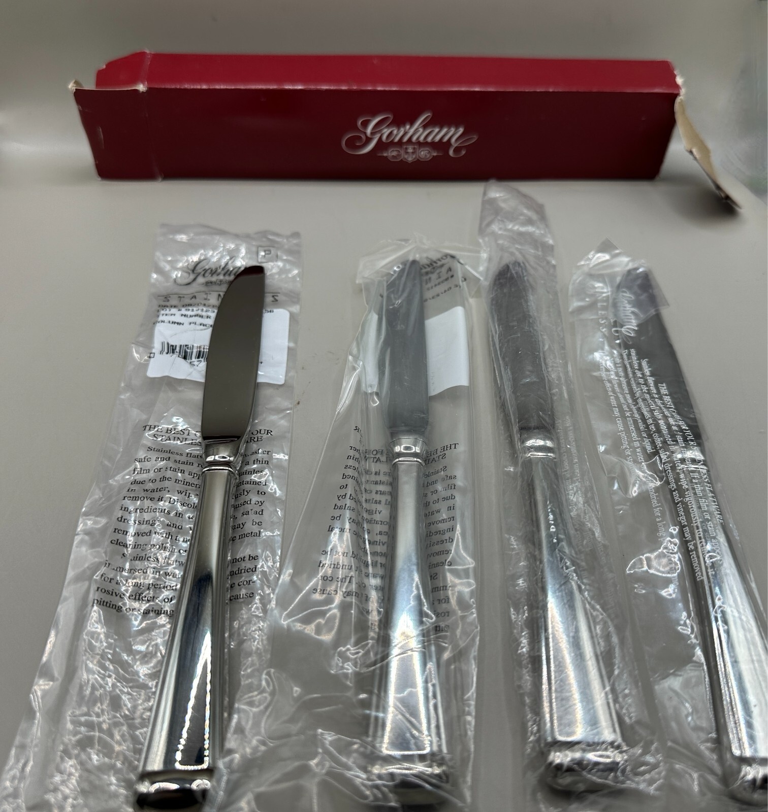 New GORHAM Stainless Glossy COLUMN Set 4 Place Knives Flatwa