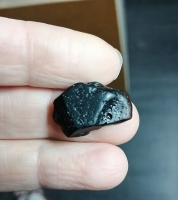 Naturstein Tektit 2,20g / 2,5cm A-Qualität = gute Herkunft Deutschland