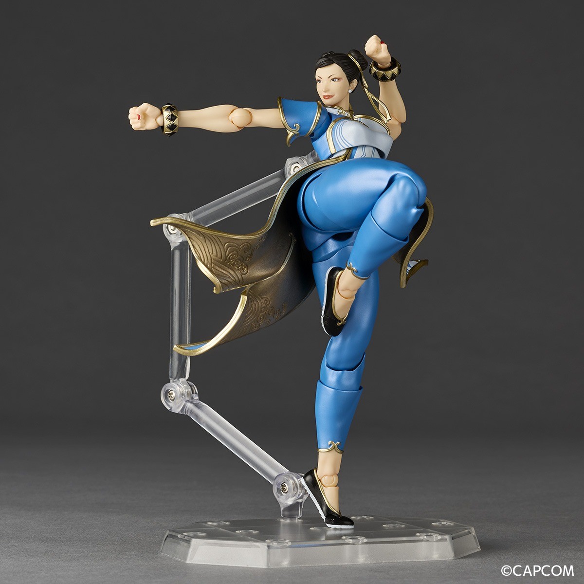 Revoltech Amazing Yamaguchi Chun-Li Action Figure w/Bonus Parts