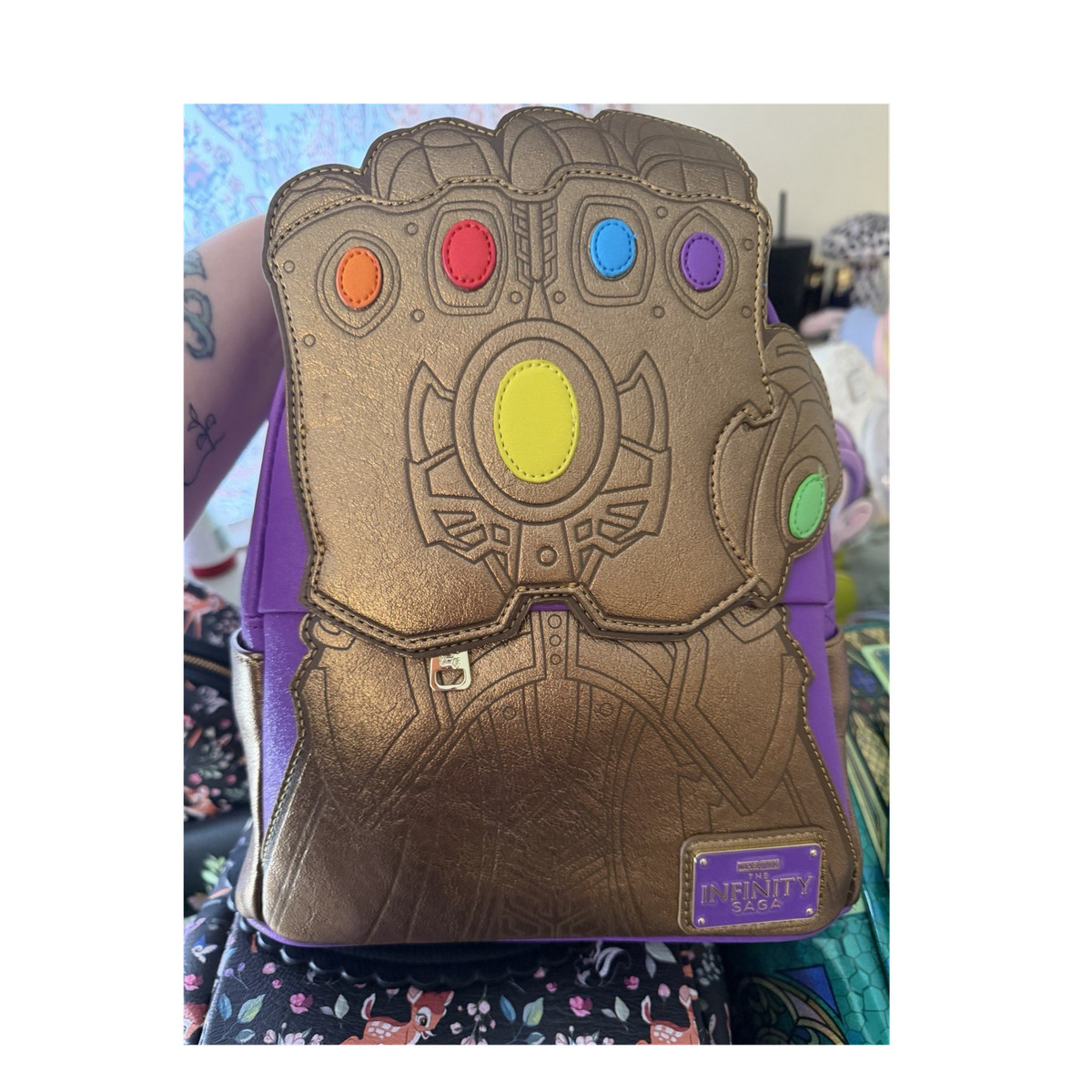 Loungefly Marvel “Infinity Saga” Thanos Gauntlet mini  display picture 1