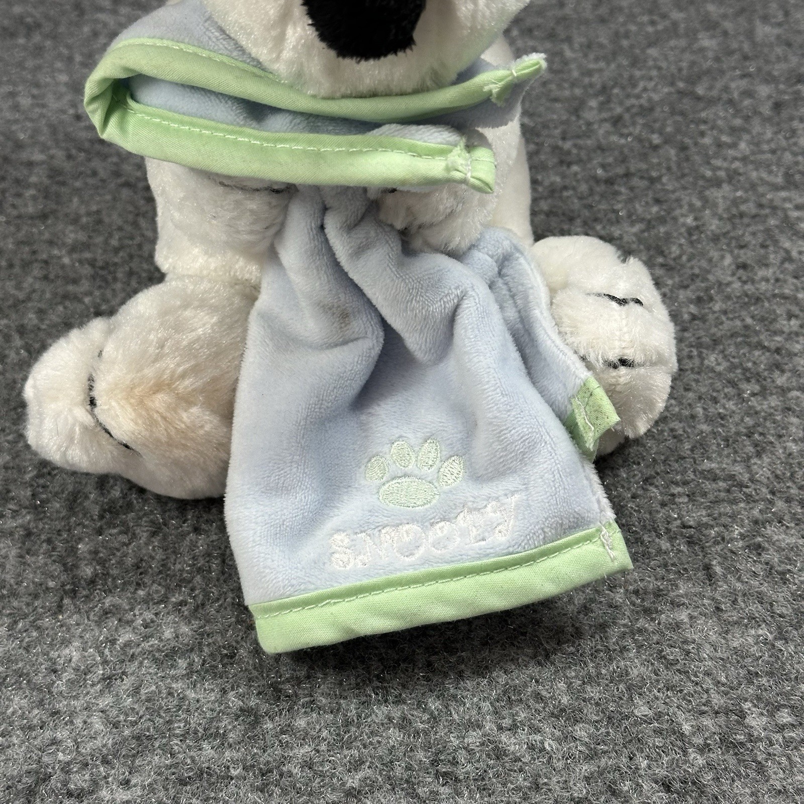 Peanuts Snoopy Holding Blue Blanket Paw Plush Cedar Point Fair Stuffed Doll 10"