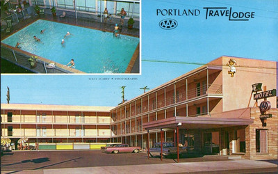 Portland Oregon Travelodge Motel Old Cars Indoor Swimming Pool c1960s Postcard