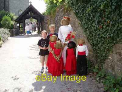 Foto 6x4 Vogelscheuche Hochzeit in der Kirche in Kettlewell The Annual Scarec c2005