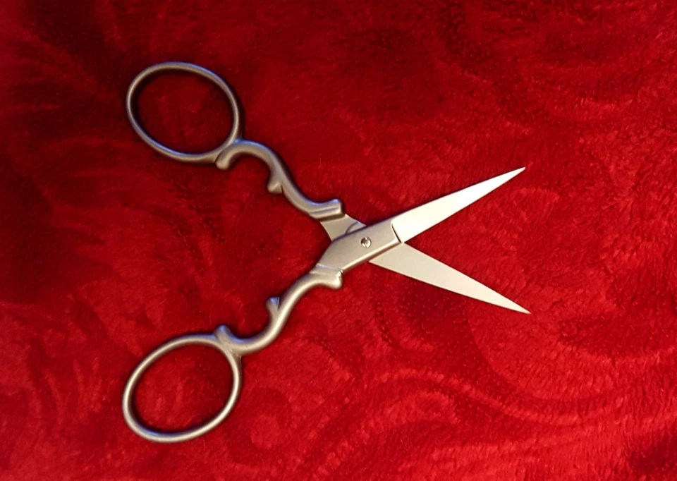 Gingher Model G-3GS Pewter Fleur-de-Lis Embroidery Scissors (FREE SHIPPING) - Image 4 of 4