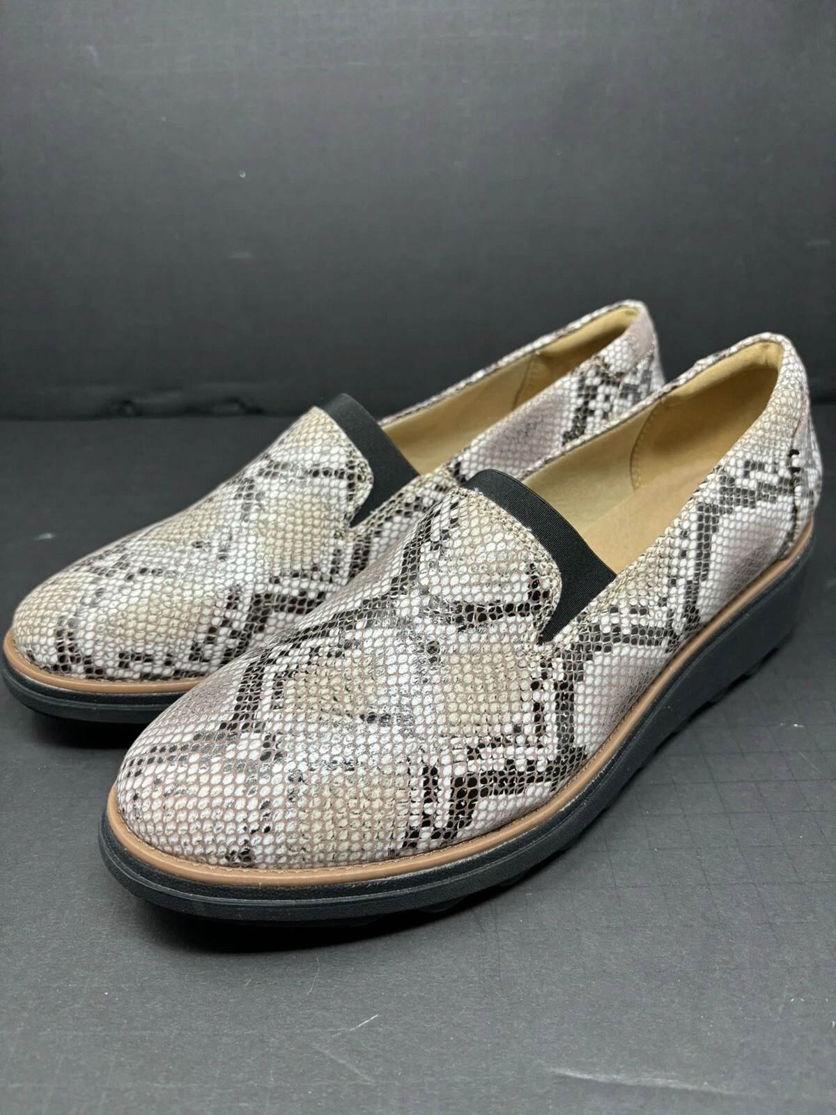 Mocassini Clarks Sharon Dolly zeppa donna 9M stampa pelle di serpente comodi slip on