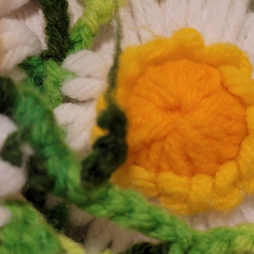 Vtg Crocheted Daisy Lap Throw/Afghan 3D Puffs White & Yellow Bed Accent 32x47' - Picture 9 of 14