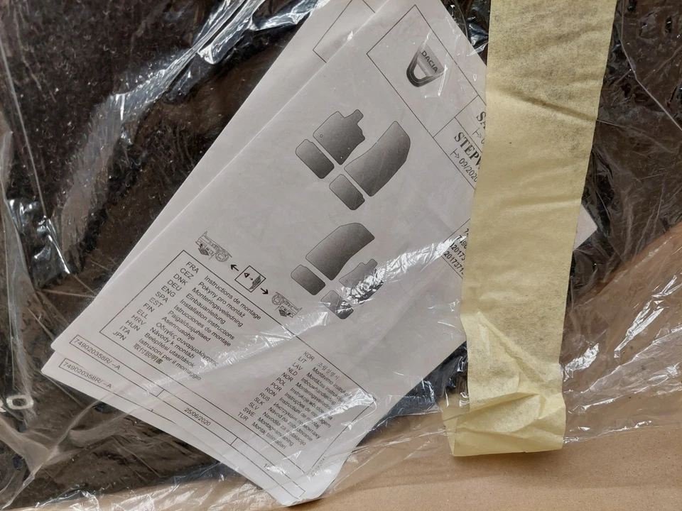 Dacia  Logan Sandero MK3 Car Floor Mats Set 749020358R NEW Genuine - Image 4 of 4