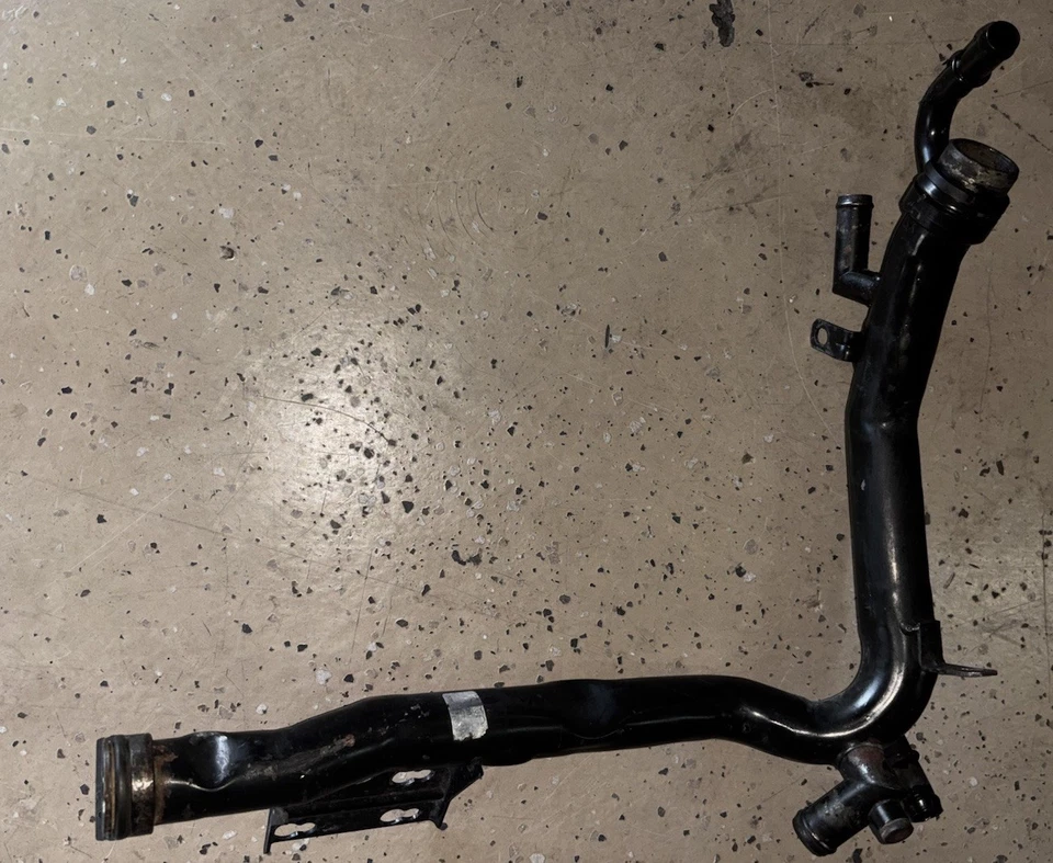 Tubo de refrigerante de línea dura para manguera superior del radiador Audi 2.7T 078121070 Foto 3 de 4