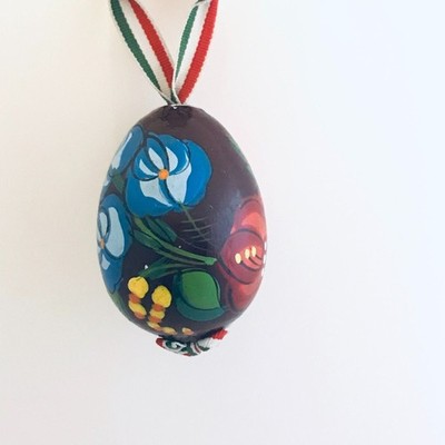 #2853 Hand painted Egg ornament  2.5 IN