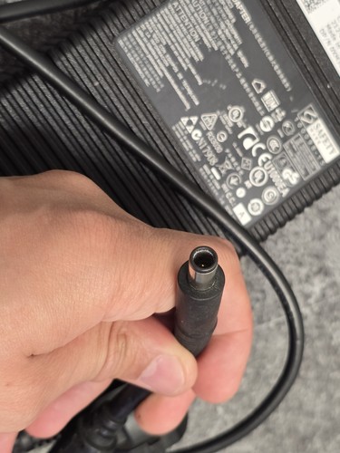 Dell AC/DC Netzteil Ladegerät –19,5 V – 16,9 A – Modell LA130PM111 (Gebraucht) - Afbeelding 2 van 3