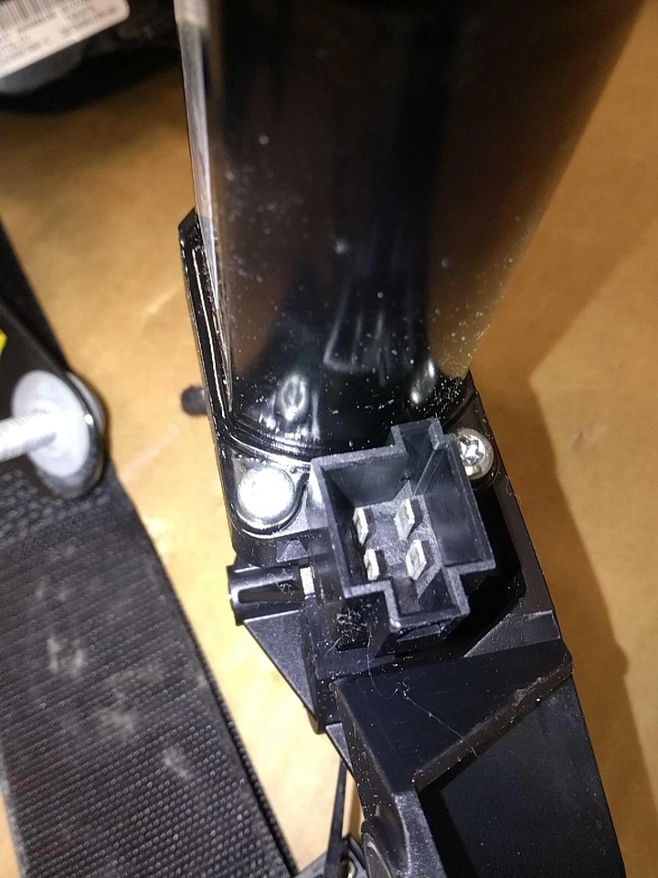 Used Front Right Seat Belt Front fits: 2015 Mercedes-benz Mercedes e-class 207 T - Imagem 2 de 4