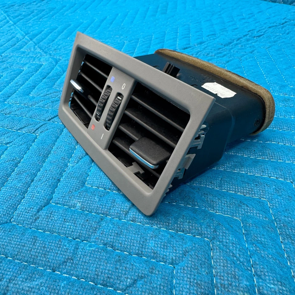 2006–2011 BMW 325i E90 Rear Center Dashboard Air Vent OEM 6932023 6932024 - Image 4 of 4
