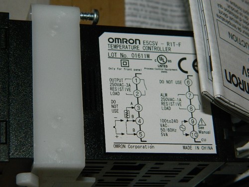 Omron E5CSV-R1T-F Multi Range Temperature Controller Module 100-240VAC NEW - Picture 3 of 3