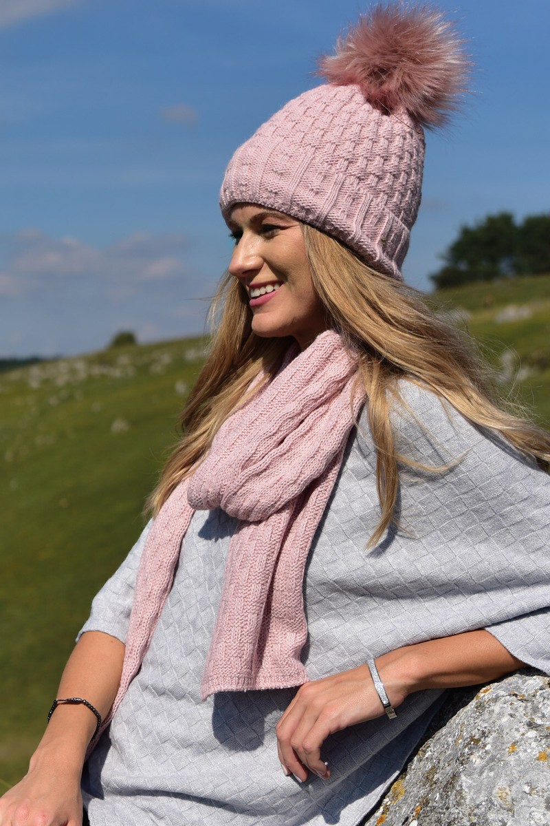 Sciarpa a maglia unisex e set di cappello a treccia modello