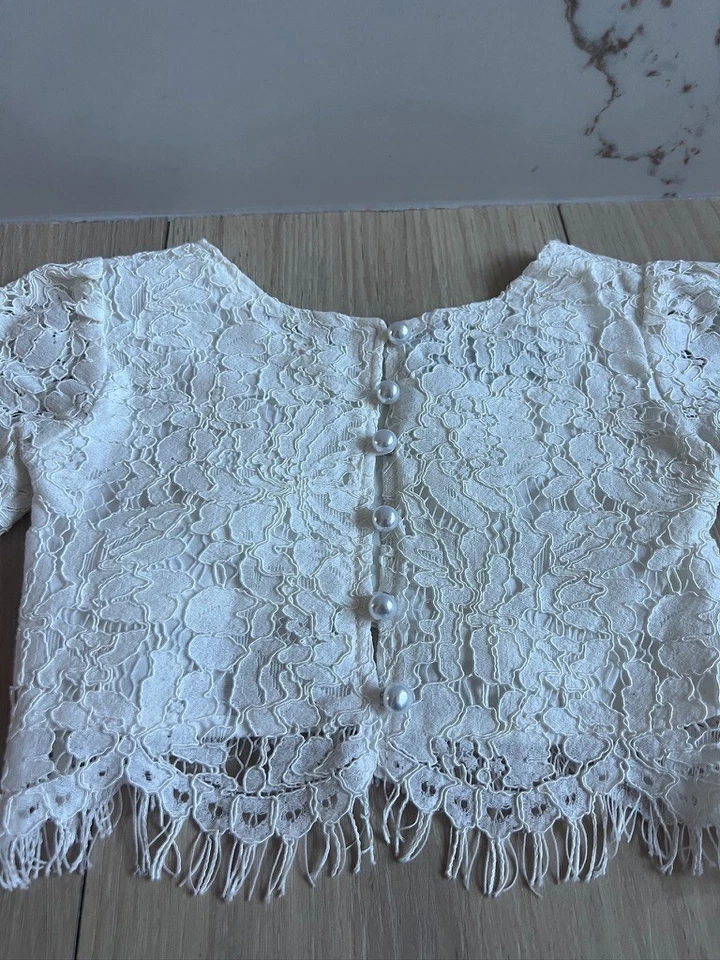 Camisa Top de encaje corto para niñas con flores 2T 3T blanca floral ribete de vieira espalda perlada Foto 4 de 4