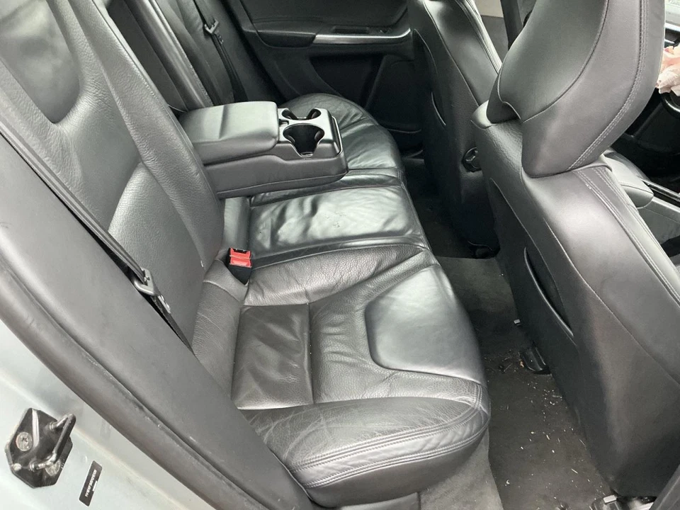 Rear 60/40 Split Bench With Headrest Black Leather Fits 2013 VOLVO S60 806570 Foto 2 de 4