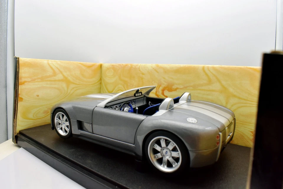 Modellino auto americane scala 1:18 Pontiac solstice diecast modellismo statico - Immagine 2 di 3