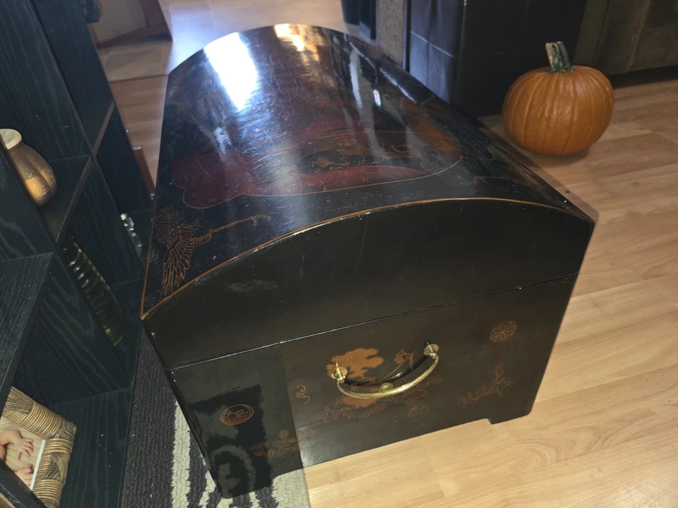 Большой винтажный антикварный китайский лакированный сундук с ручной росписью - Изображение 3 из 4