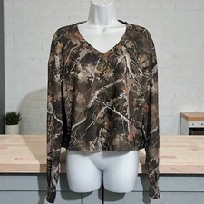 SHEIN WOMEN SIZE M CROPPED CAMOUFLAGE TREE PRINT V NECK LONG SLEEVE TOP NEW NWOT